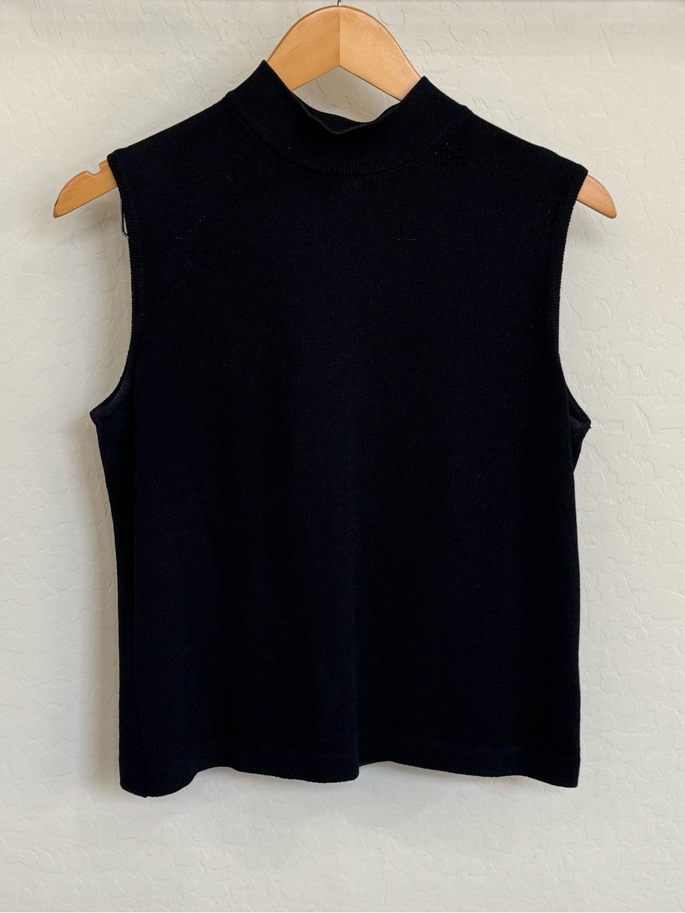 St. John Basics Black Santana Knit Mock Neck Sleeveless Shell Top Size M
